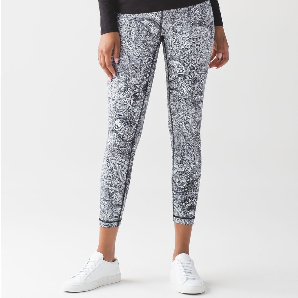 Lululemon High Times Paisley Sz 6